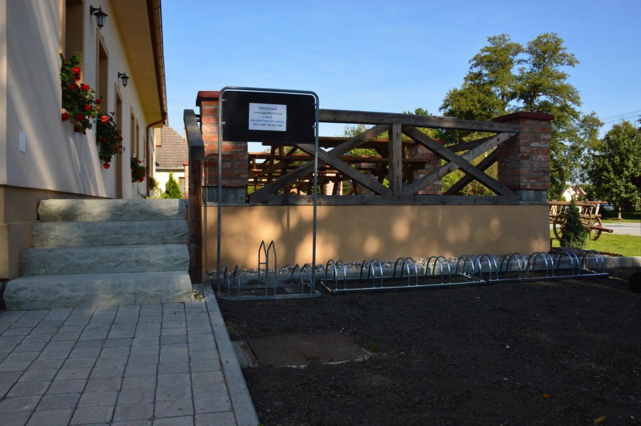 Penzion U Podkovare Trebon Bagian luar foto